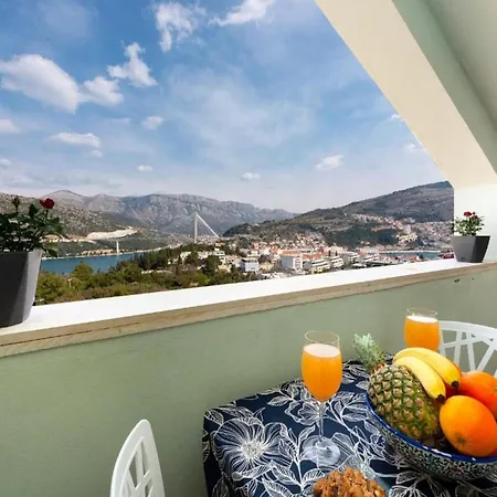 Meri & Karla - Two Bedroom With Balcony And Sea View Apartment