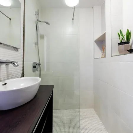 Meri & Karla - Two Bedroom With Balcony And Sea View *