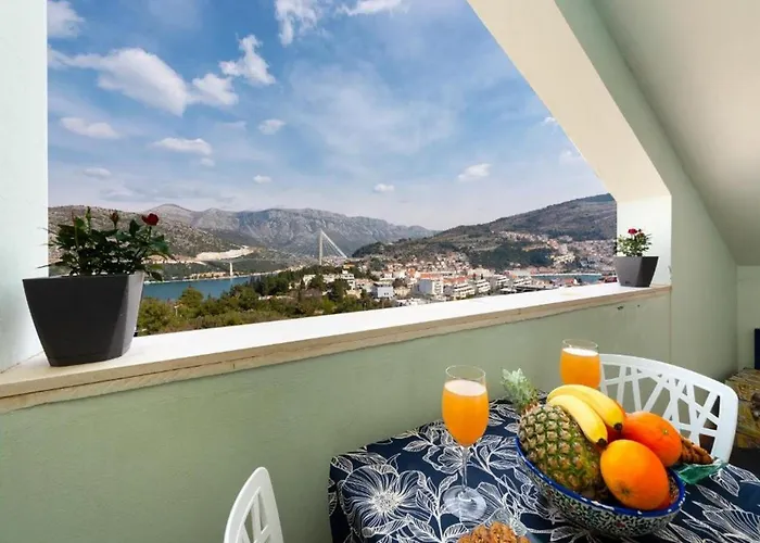 Meri & Karla - Two Bedroom With Balcony And Sea View アパート