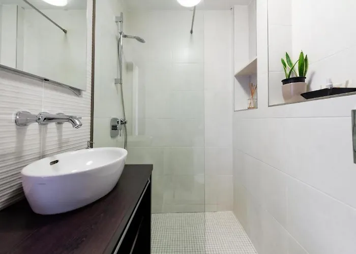 Meri & Karla - Two Bedroom With Balcony And Sea View *